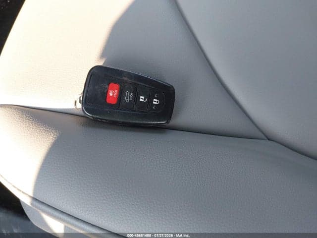 2021 TOYOTA HIGHLANDER XLE 11