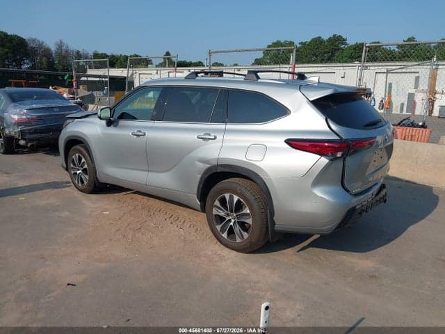 2021 TOYOTA HIGHLANDER XLE 3