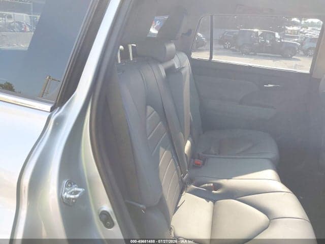 2021 TOYOTA HIGHLANDER XLE 8