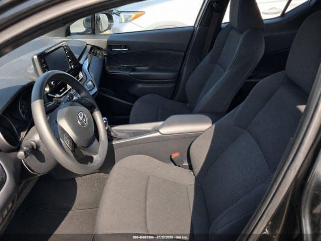 2019 TOYOTA C-HR LE 5