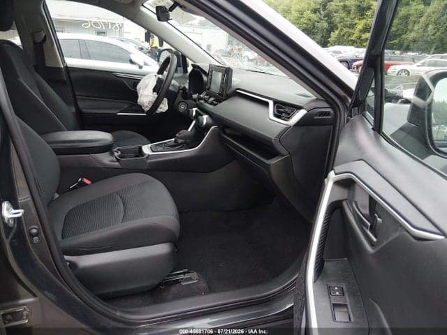 2020 TOYOTA RAV4 LE 5