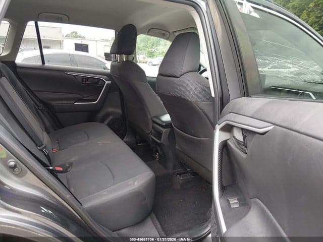 2020 TOYOTA RAV4 LE 8