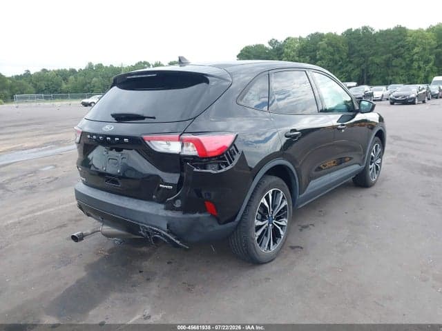 2021 FORD ESCAPE SE 4