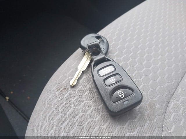 2019 HYUNDAI ELANTRA SE 11