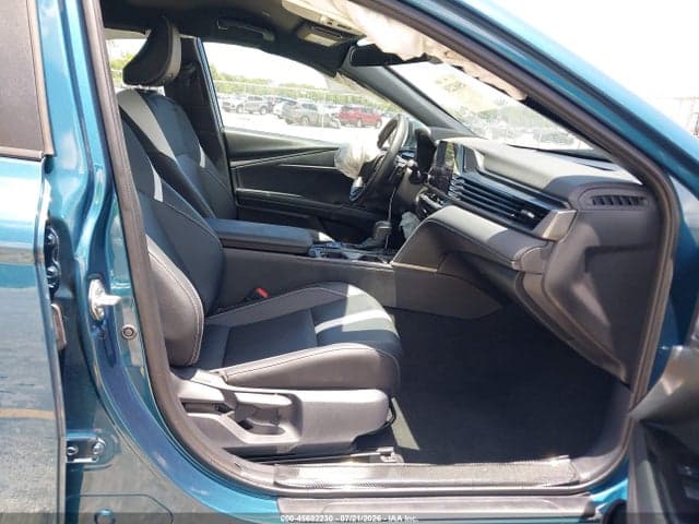 2025 TOYOTA CAMRY SE 5