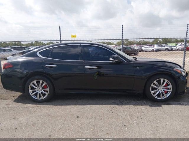2017 INFINITI Q70 3.7 13