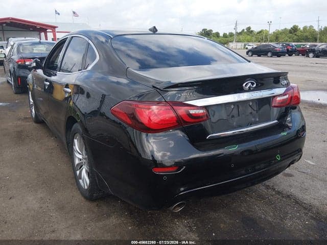 2017 INFINITI Q70 3.7 3