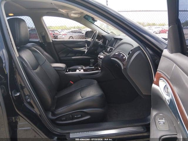 2017 INFINITI Q70 3.7 5