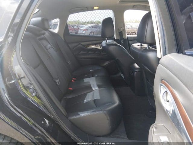2017 INFINITI Q70 3.7 8