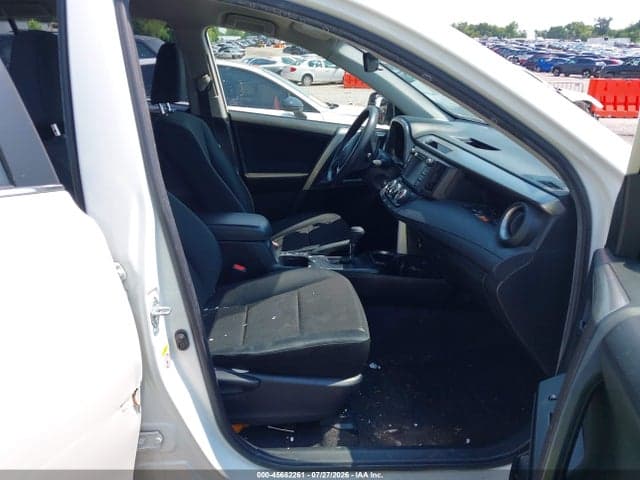 2017 TOYOTA RAV4 LE 5