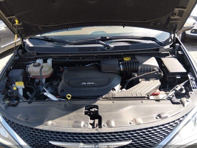 2018 CHRYSLER PACIFICA LIMITED 10