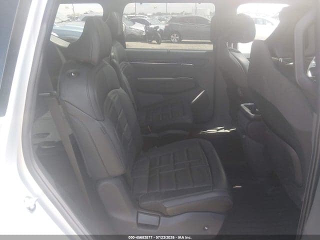2026 KIA EV9 LAND 8