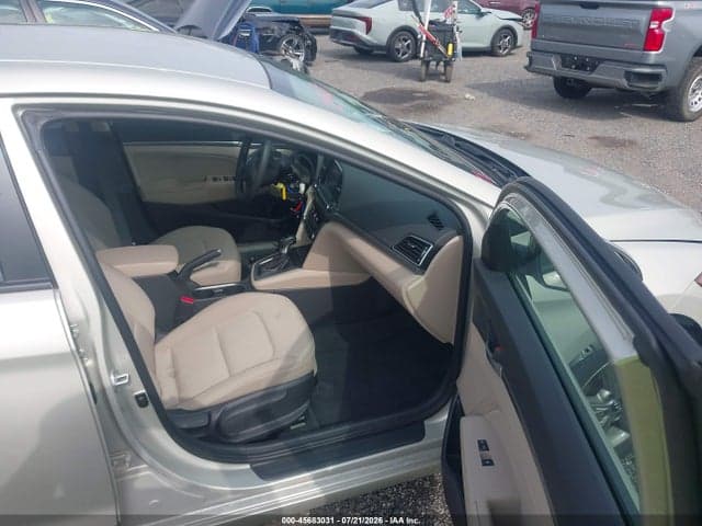 2017 HYUNDAI ELANTRA SE 5