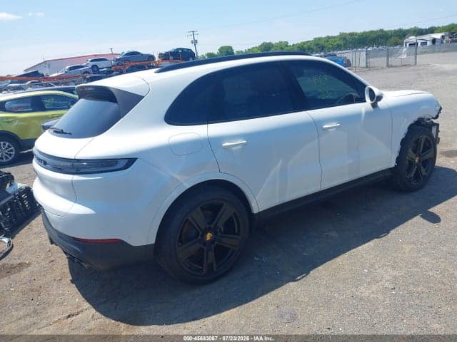 2024 PORSCHE CAYENNE 4