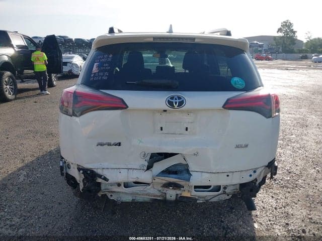 2018 TOYOTA RAV4 XLE 17