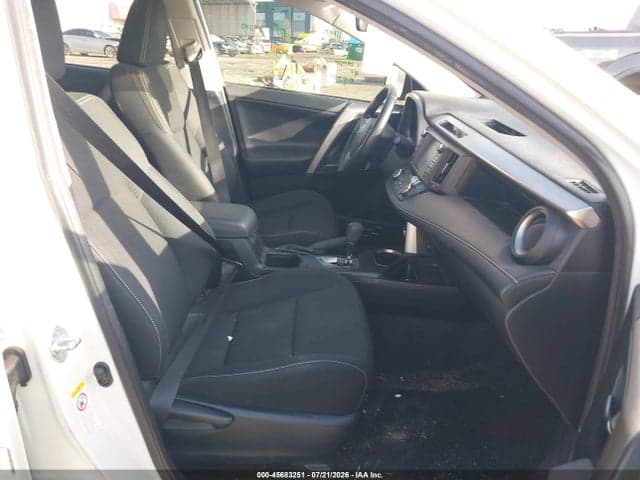 2018 TOYOTA RAV4 XLE 5