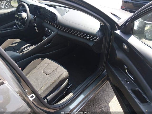 2024 HYUNDAI ELANTRA SE 5