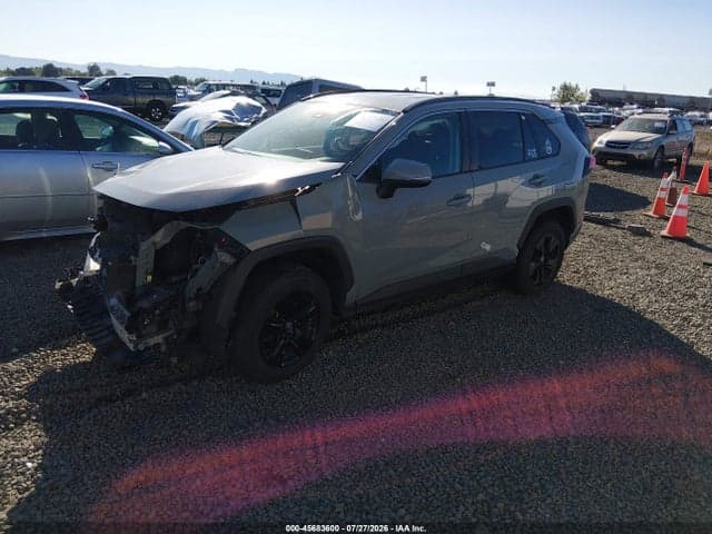 2021 TOYOTA RAV4 XLE 2