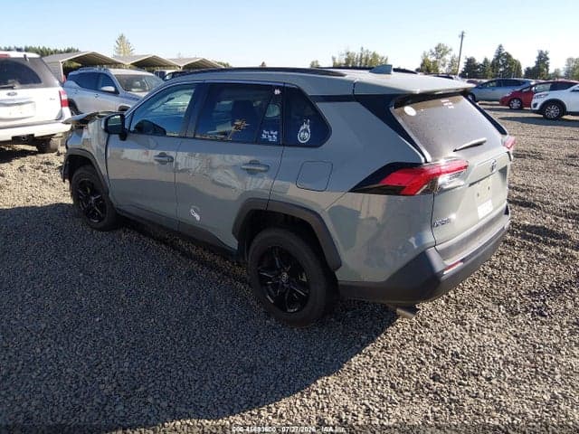 2021 TOYOTA RAV4 XLE 3