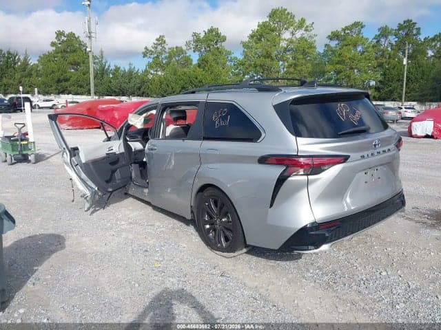 2023 TOYOTA SIENNA XSE 3