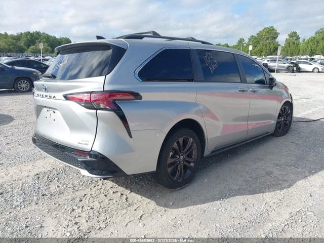 2023 TOYOTA SIENNA XSE 4