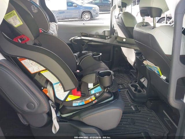 2023 TOYOTA SIENNA XSE 8