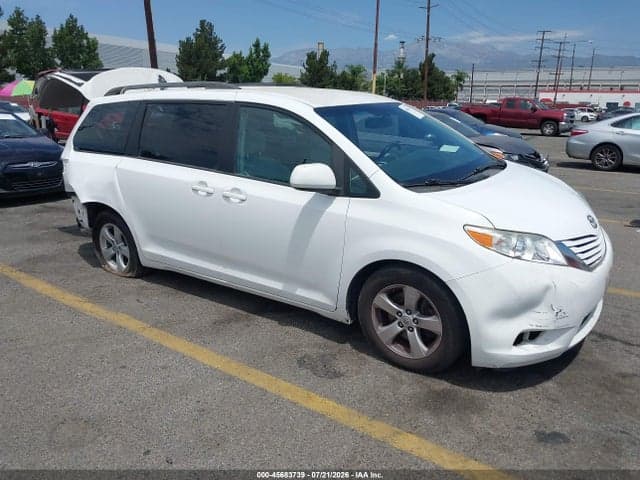 2017 TOYOTA SIENNA LE 8 PASSENGER 1
