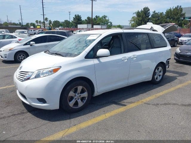 2017 TOYOTA SIENNA LE 8 PASSENGER 2