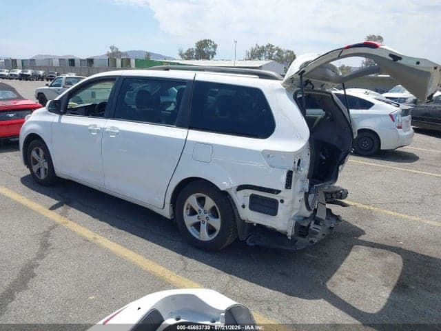 2017 TOYOTA SIENNA LE 8 PASSENGER 3