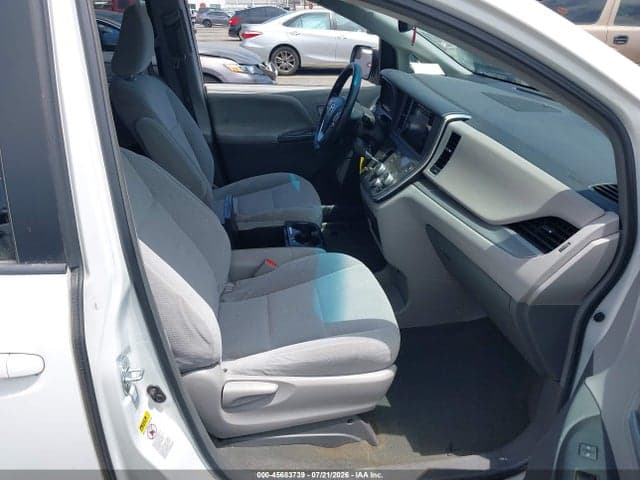 2017 TOYOTA SIENNA LE 8 PASSENGER 5