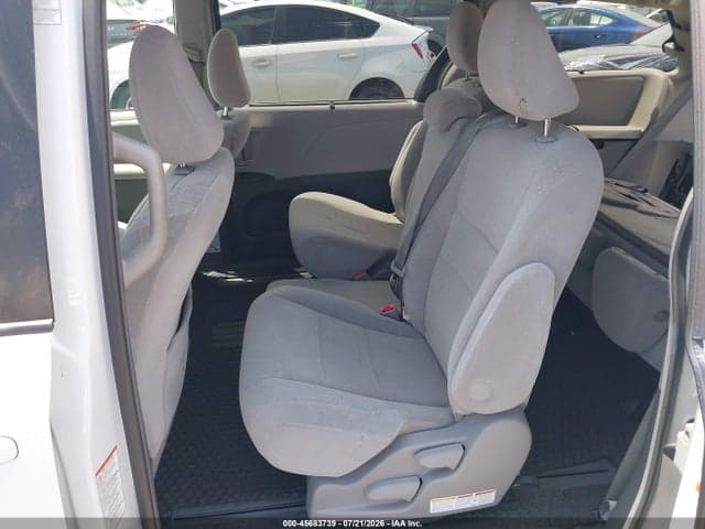 2017 TOYOTA SIENNA LE 8 PASSENGER 8