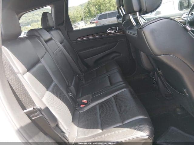 2018 JEEP GRAND CHEROKEE OVERLAND 4X4 8