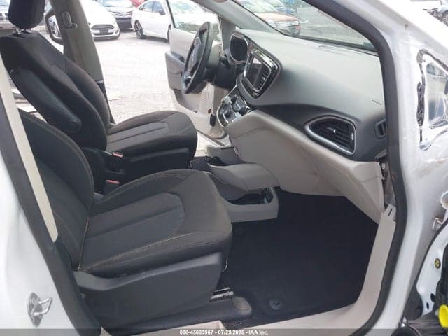 2020 CHRYSLER VOYAGER L 5