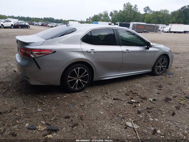 2020 TOYOTA CAMRY SE 4