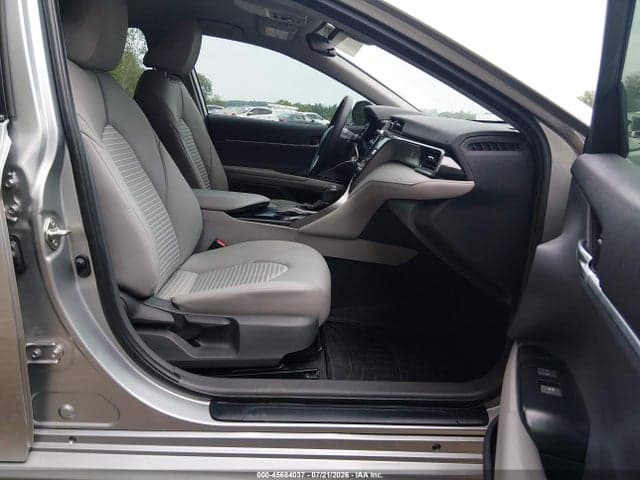 2020 TOYOTA CAMRY SE 5