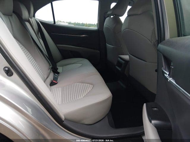 2020 TOYOTA CAMRY SE 8