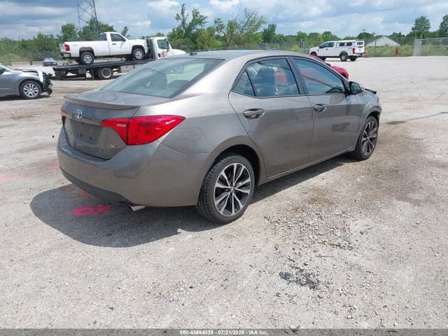 2017 TOYOTA COROLLA SE 4