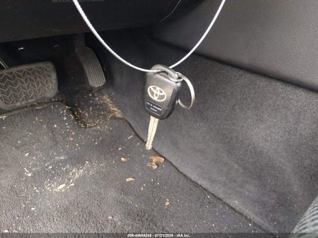 2017 TOYOTA CAMRY SE 11
