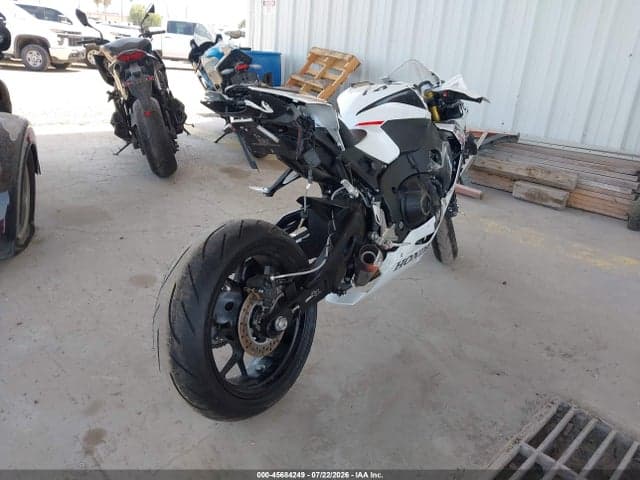 2026 HONDA CBR1000 RR 4
