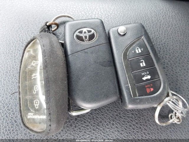 2018 TOYOTA CAMRY SE 11