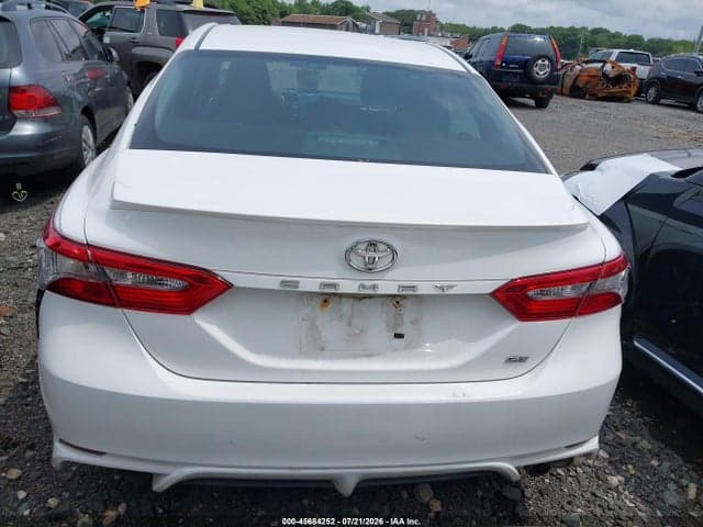 2018 TOYOTA CAMRY SE 13