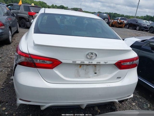 2018 TOYOTA CAMRY SE 14