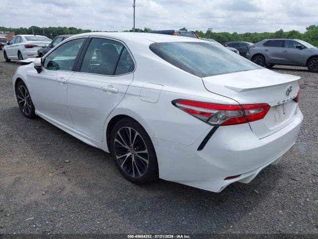 2018 TOYOTA CAMRY SE 3