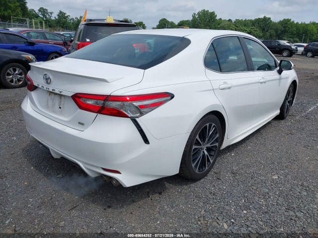 2018 TOYOTA CAMRY SE 4