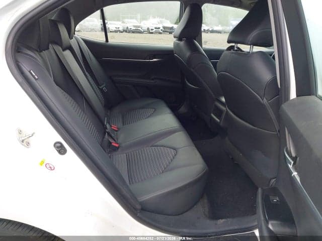 2018 TOYOTA CAMRY SE 8