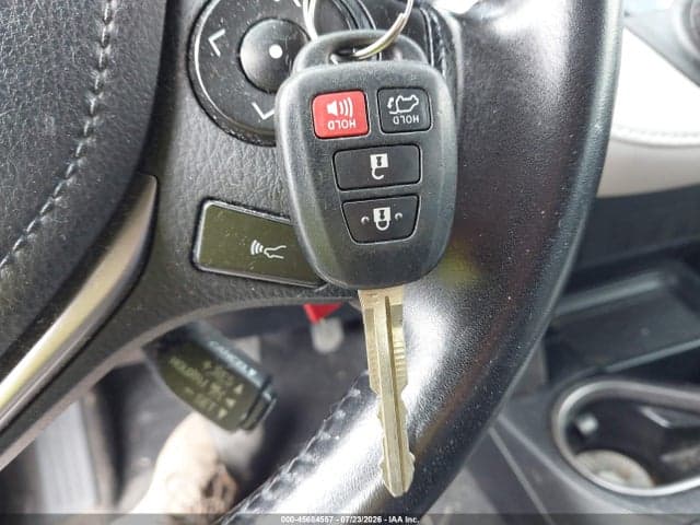 2017 TOYOTA RAV4 XLE 11