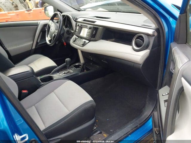 2017 TOYOTA RAV4 XLE 5