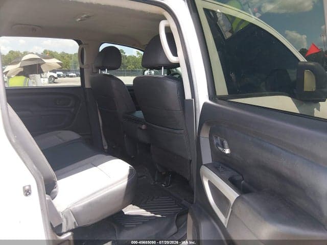2021 NISSAN TITAN S 4X4 8
