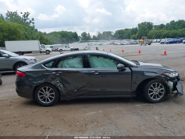 2017 FORD FUSION SE 12