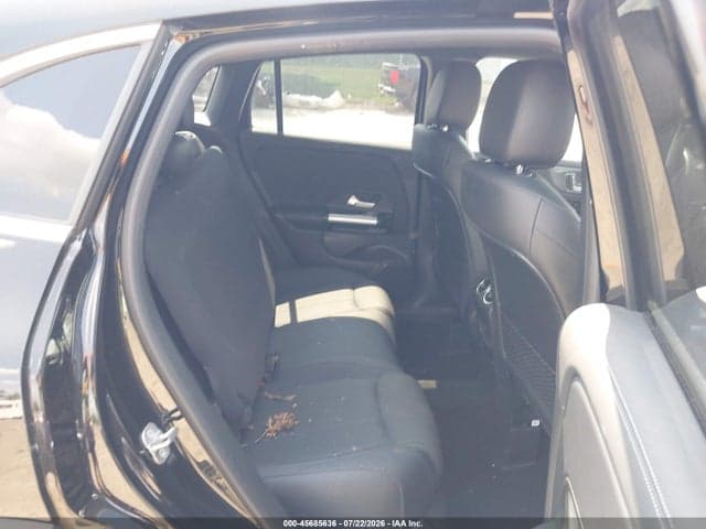 2025 MERCEDES-BENZ GLA 250 4MATIC 8